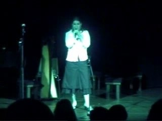 Jenny chante 'Pour Que Tu M'aimes Encore'