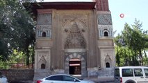 Orta Asya çadır geleneğinin örneği: 'İnce Minareli Medrese'