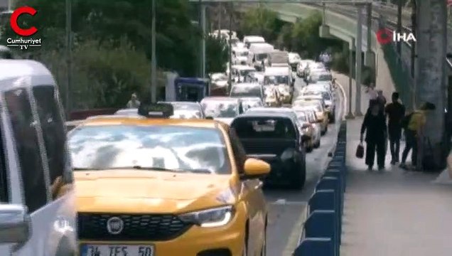 Otogarda okula dönüş yoğunluğu: 3 kilometrelik kuyruk oluşturdu
