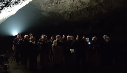 Li Bia Bouquet chanté dans les Grottes de Han