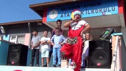 - Ayvalık'ta minikler okulun ilk gününe şenlikle başladı- Miniklere "Okuluna Hoş geldin" şenliği