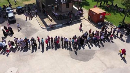 Bursa'da bedava köfte ekmek kuyruğu