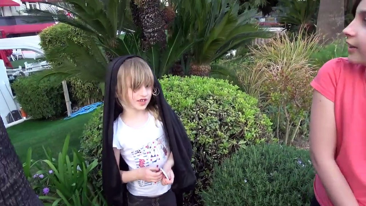 HIDE & SEEK • CACHE CACHE GÉANT KALYS VS ATHENA VS BLACKMAN !!