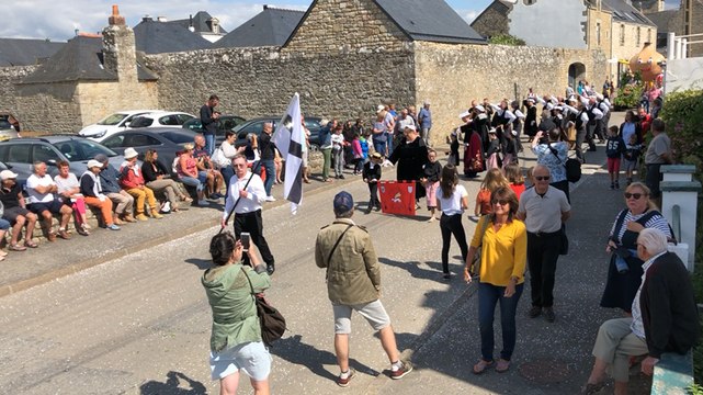 Fête des oignons : les chars ont défilé devant des centaines de spectateurs