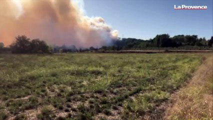 Feu de Pertuis : la fumée s'étend sur plusieurs centaines de mètres