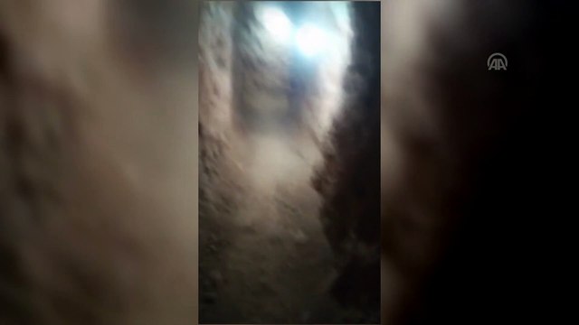 (TEKRAR) YPG/PKK Türkiye sınırında tüneller kazmaya devam ediyor - SURİYE