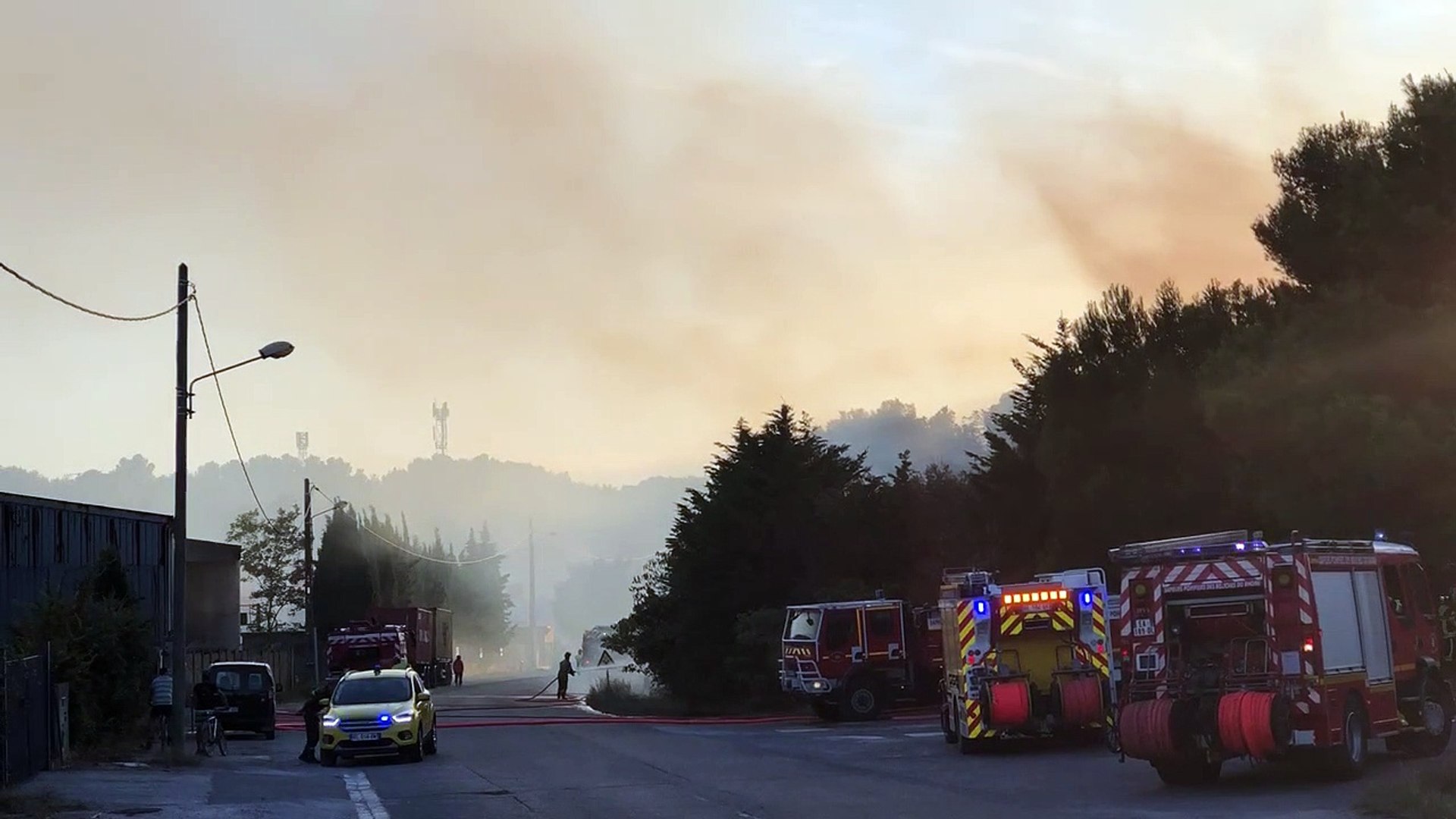Incendie A Port De Bouc Les Secours Recommandent De Rester Confines Video Dailymotion