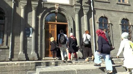 Vali Güzeloğlu, Diyarbakır'a gelen kadın gazetecileri kabul etti