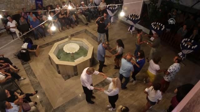 Gençler ve yaşlılar dans etkinliğinde buluştu