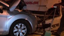 Adana'da yolcu minibüsü ve otomobil kafa kafaya çarpıştı: 7 yaralı