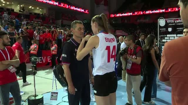 Voleybolda milli maçın ardından - Başantrenör Guidetti ve Kaptan Eda Erdem Dündar