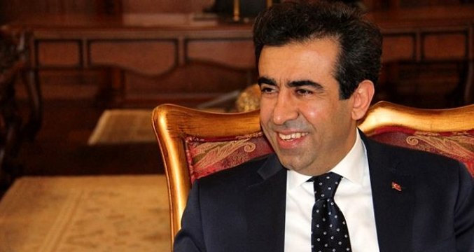 Diyarbakır Büyükşehir Belediyesine kayyum olarak atanan Vali Güzeloğlu, ücretsiz ulaşım için talimatı verdi