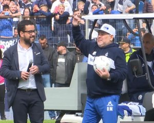 Gimnasia - Maradona dirige sa première séance d'entraînement dans une ambiance de feu