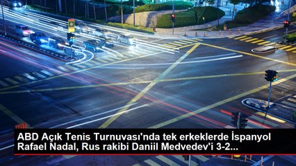 ABD Açık Tenis Turnuvası'nda tek erkeklerde İspanyol Rafael Nadal, Rus rakibi Daniil Medvedev'i 3-2...