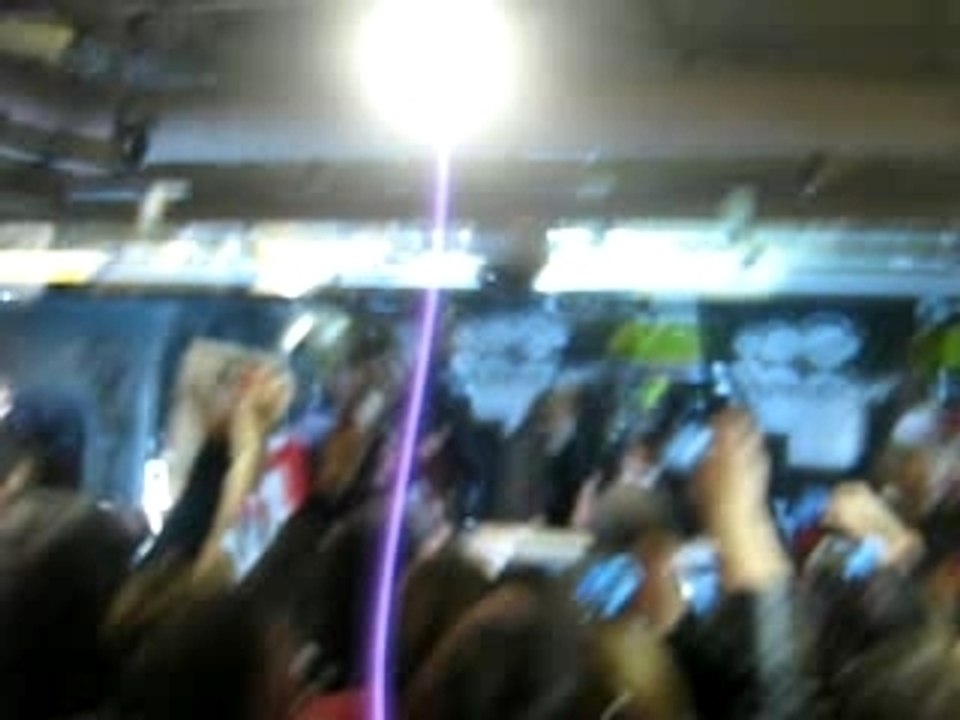 Arrivée des Killerpilze Seance dédicasse Galeries