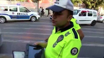 Eğitim yılının ilk gününde trafik polisinden okul servislerine denetim