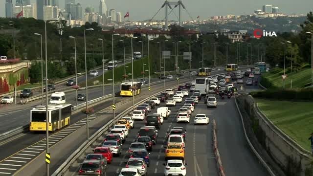 15 Temmuz Şehitler Köprüsü'nde okulun ilk günü oluşan trafik havadan görüntülendi