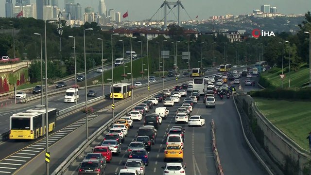 15 Temmuz Şehitler Köprüsü’nde okulun ilk günü oluşan trafik havadan görüntülendi