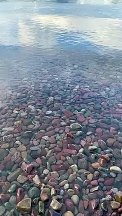 Ce lac est entièrement transparent ! Lac MacDonald - Etats Unis