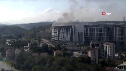 Beykoz Kavacık'ta bir üniversite binasında yangın çıktı.