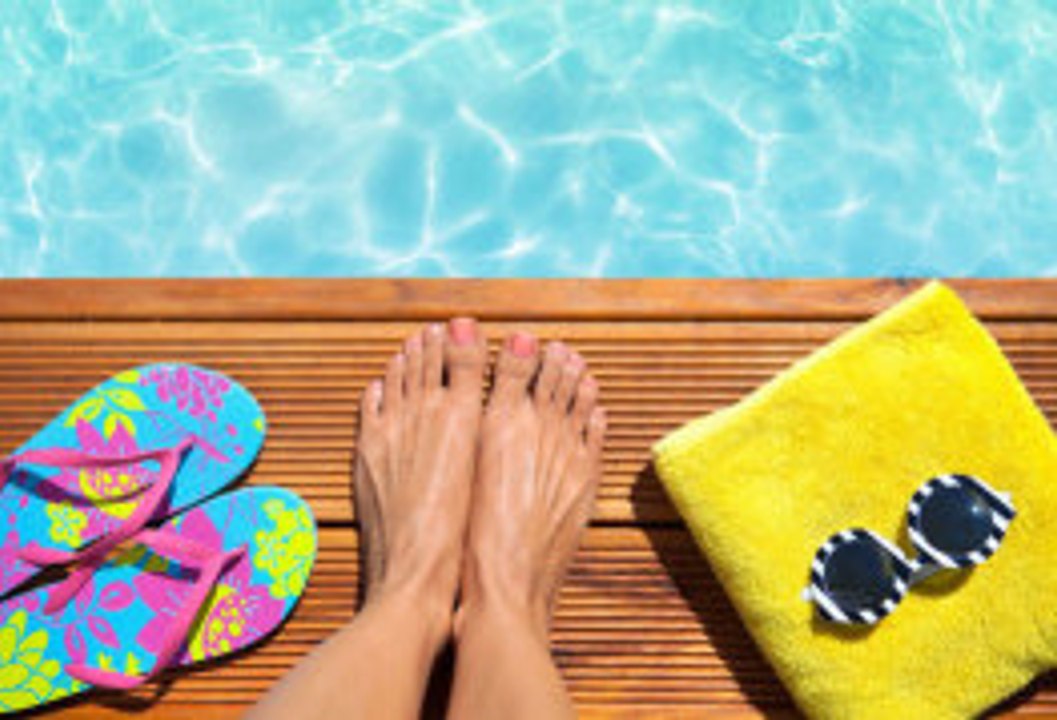 Wie man einen oberirdischen Pool aus Holzpaletten baut