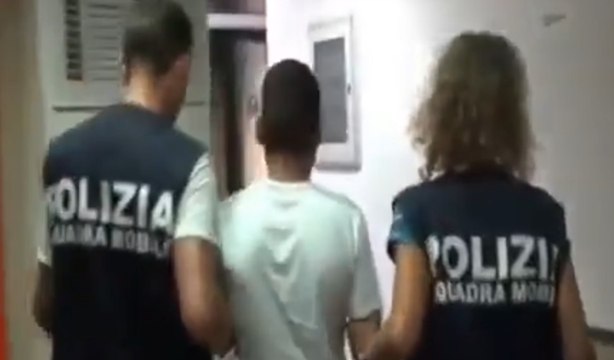 Vittoria (RG) - Le chiede aiuto per strada, poi la rapina e violenta per ore (08.09.19)