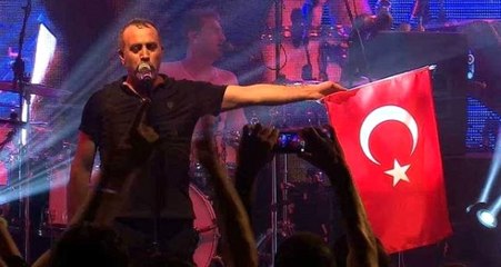 Hükümete yakın yazar, Haluk Levent'ten özür diledi