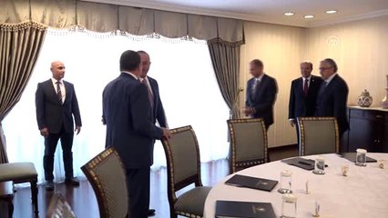 Dışişleri Bakanı Çavuşoğlu, KKTC'de siyasi parti liderleriyle buluştu