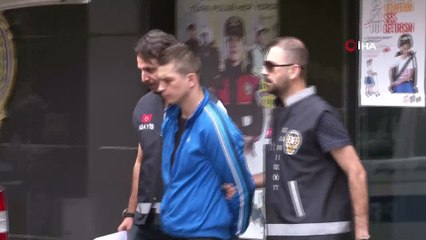 Kadıköy'de yan bakma cinayeti zanlısı milli kick boksçu Berke Şahin adliyeye sevk edildi