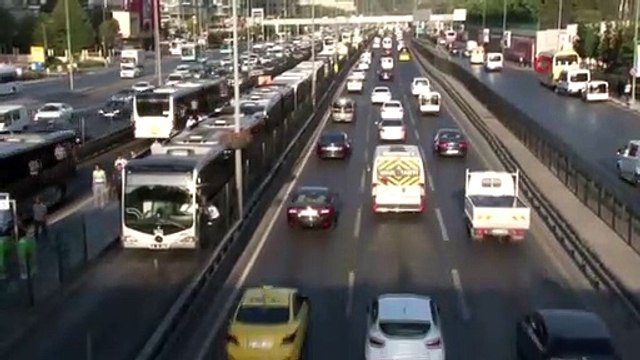 İstanbul’da yeni eğitim öğretim yılının ilk gününde trafikte yoğunluk
