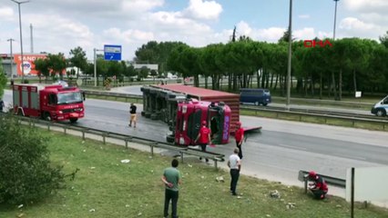 Demir yüklü TIR devrildi, yol ulaşıma kapandı