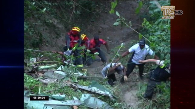 Cadáveres de tres personas fueron recuperados tras caer a un barranco