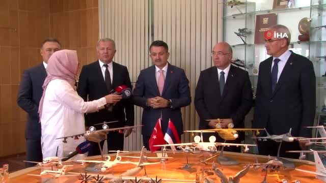 - Bakan Pakdemirli, Moskova'da yangın uçağını bizzat denedi- Bakan Pakdemirli: Türkiye'nin arazi...