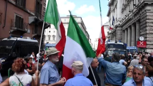 Aşırı sağcı partiler erken seçim çağrısıyla meydanlara indi