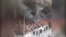 RTV Ora - Digjen disa banesa të braktisura në Vlorë