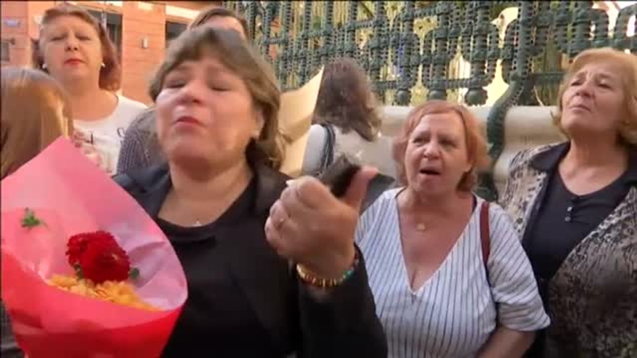 Admiradores de Camilo Sesto se agolpan en la capilla ardiente para despedirle