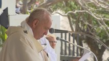 El papa invita a dar la bienvenida y acoger a los migrantes