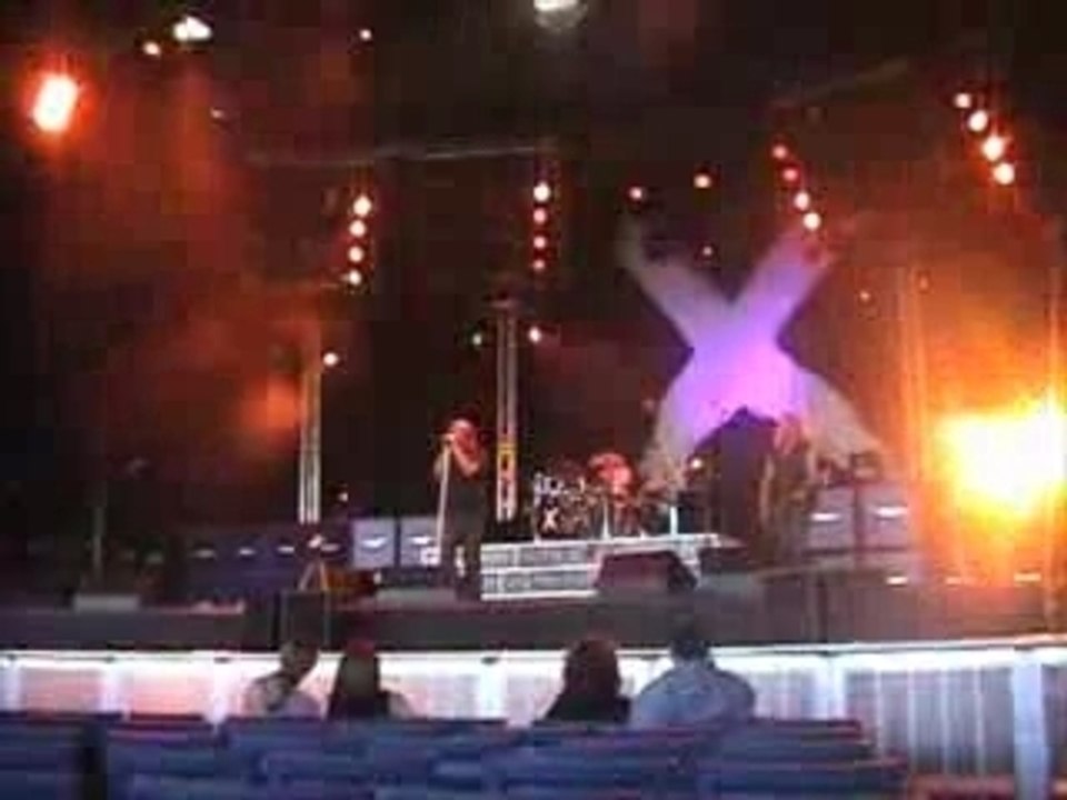 Def Leppard - Soundcheck - Two Steps Behind - Let It Go