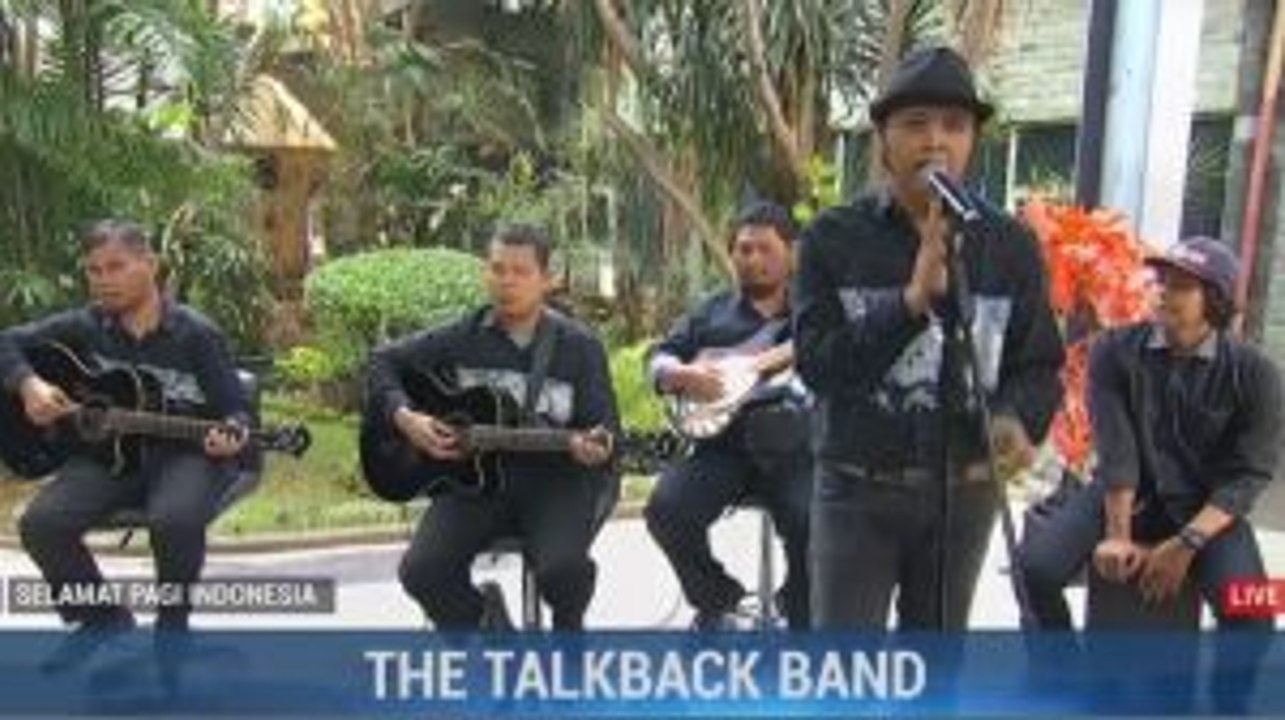 The Talkback Band, Pengamen yang Naik Kelas