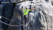 En équilibre à 1000m du sol sans sécurité sur la corde ! Slackline