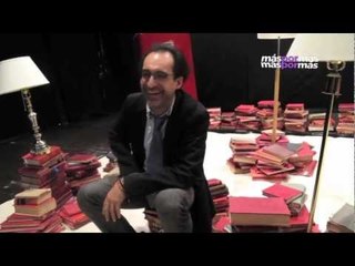 Mil libros y 2 toneladas de arena fina en escena