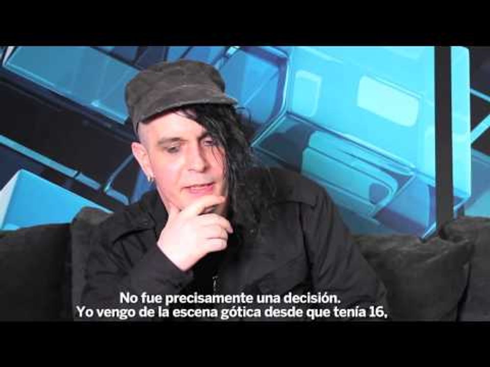 Peter Spilles vocalista de Project Pitchfork de visita en la redacción de Más por Más.
