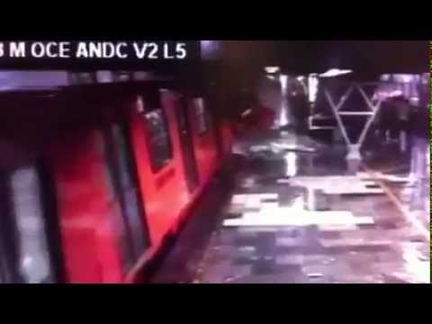 Así fue el choque de dos trenes en la estación Oceanía del Metro