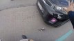 Ce motard sauve un chaton de justesse sur une autoroute aux Philippines