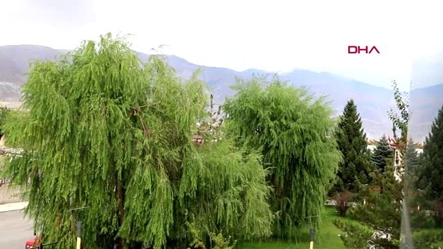 Erzincan keşiş dağı'nın zirvesi beyaza büründü