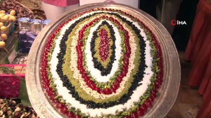 - Tarihi Mısır Çarşısı’nda 1 saatte 20 bin kişiye aşure ikram edildi