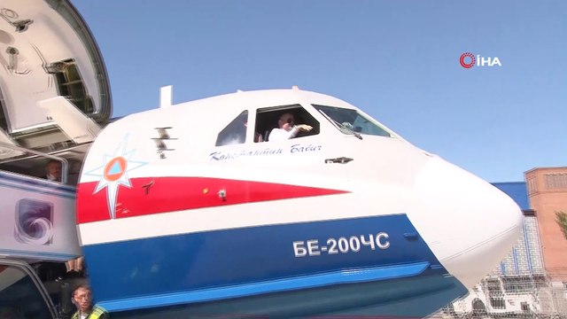 - Bakan Pakdemirli, yangın söndürme uçağını kullanarak test etti - Türkiye’nin Rusya’dan almayı planladığı BE 200 çok amaçlı amfibi uçağını üretildiği fabrikada inceleyen Tarım ve Orman Bakanı Bekir Pakdemirli, yangın söndürme uçağını