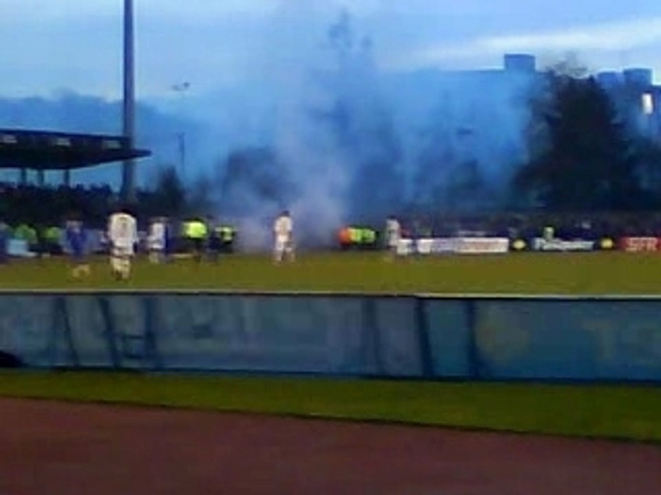 Fumigène du match Croix de savoie - OL lyonnais