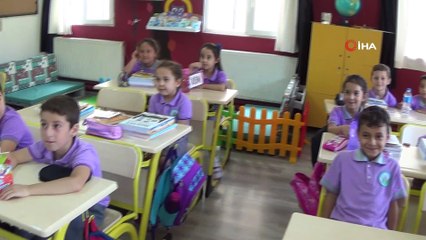 - Ayakkabısız okulda, ilk ders zili çaldı