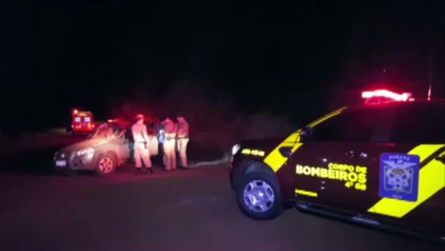 Jovens capotam veículo roubado na PR-180 mas um deles, mesmo ferido, consegue fugir